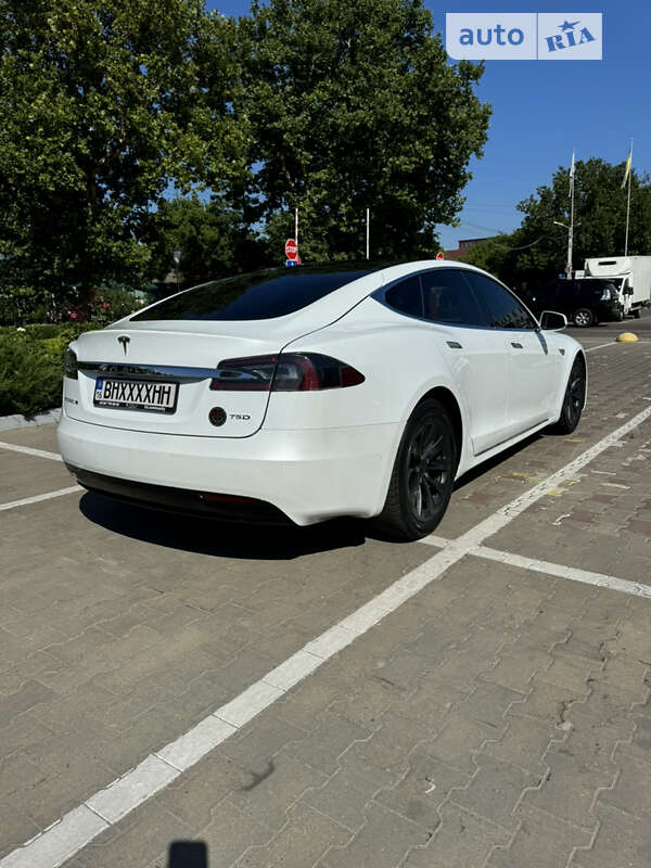 Tesla Model s (2016)