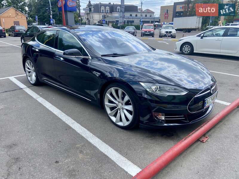 Tesla Model s (2015)