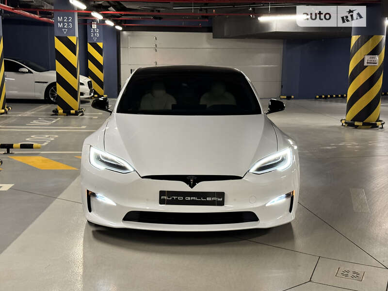 Tesla Model s (2021)