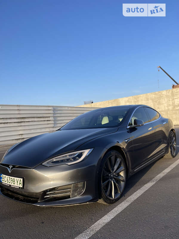 Tesla Model s (2017)