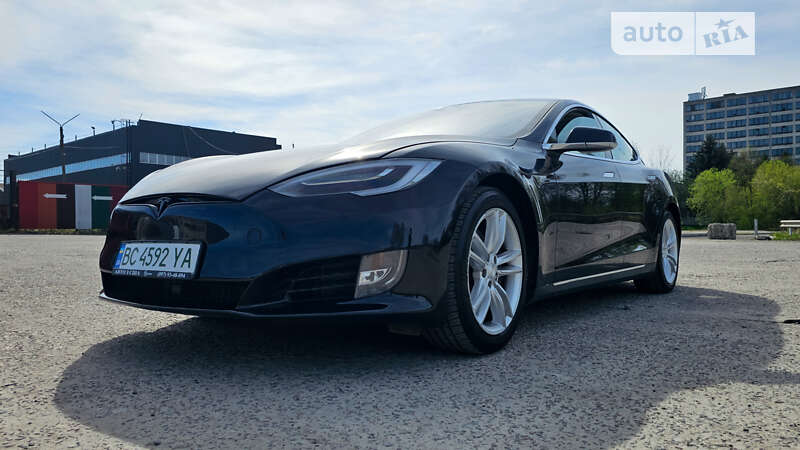 Tesla Model s (2015)