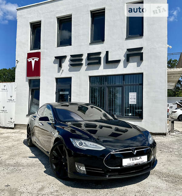 Tesla Model s (2015)