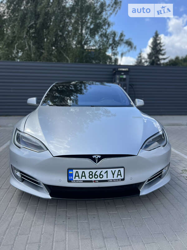Tesla Model s (2016)
