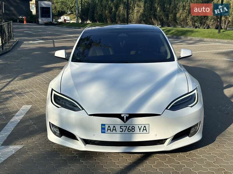 Tesla Model s (2016)