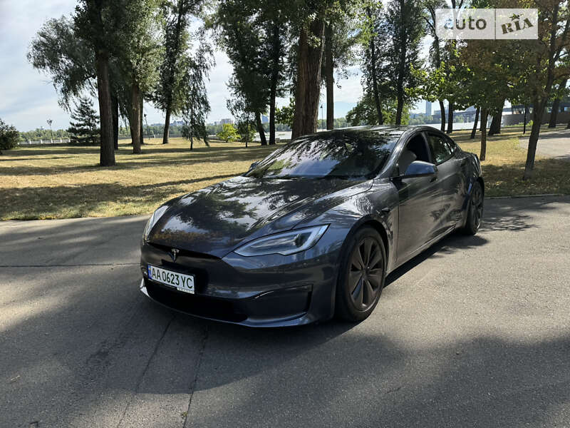 Tesla Model s (2021)