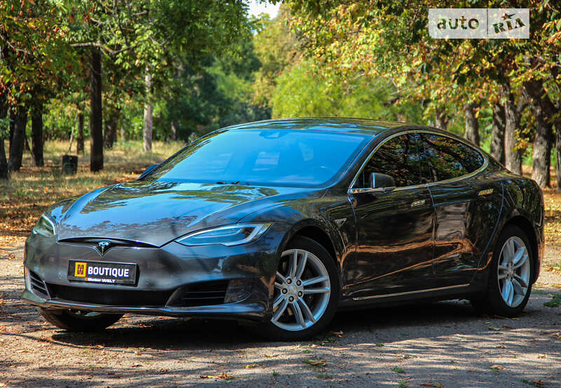 Tesla Model s (2016)
