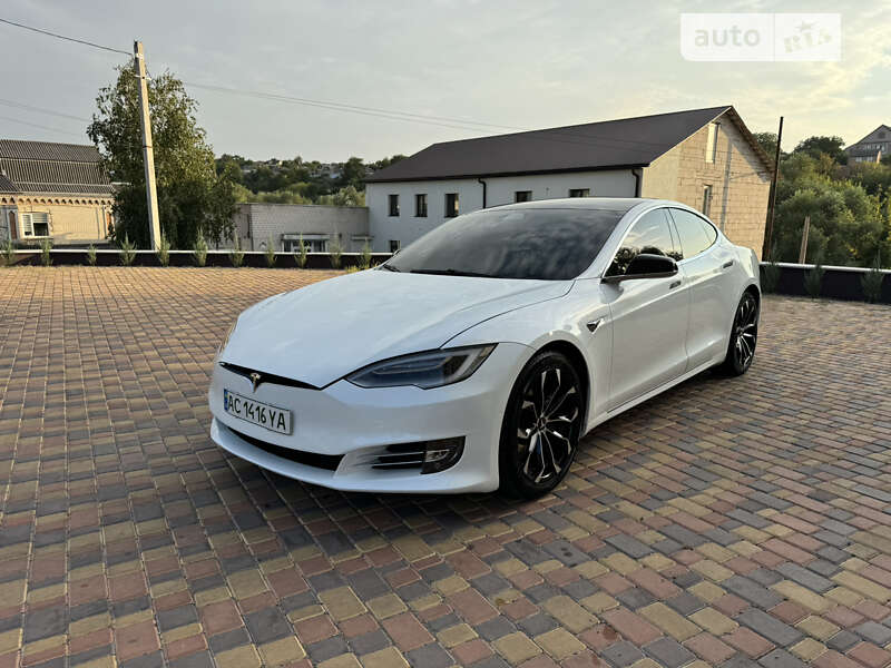 Tesla Model s (2019)
