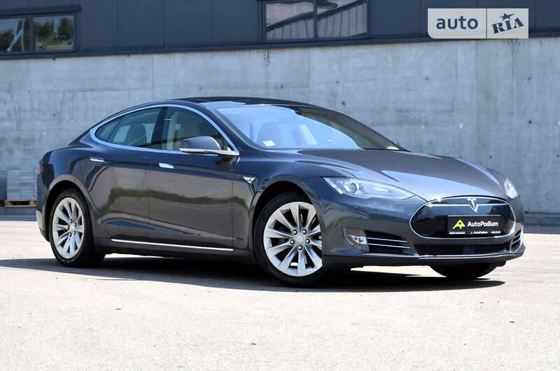Tesla Model s (2016)