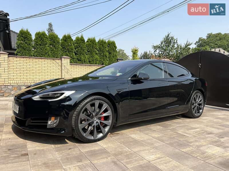 Tesla Model s (2019)