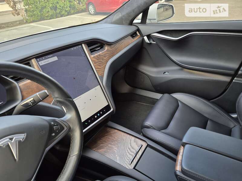 Tesla Model s (2020)