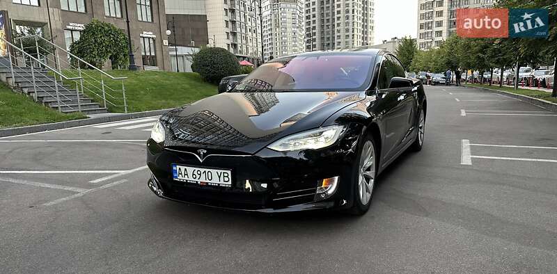 Tesla Model s (2018)