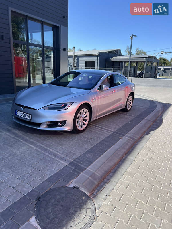 Tesla Model s (2017)