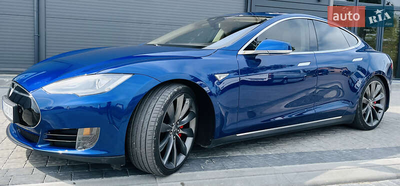 Tesla Model s (2015)
