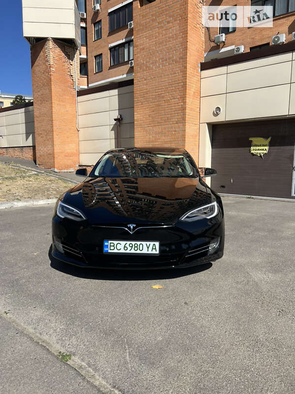 Tesla Model s (2016)