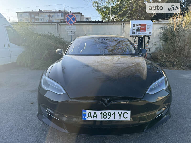 Tesla Model s (2015)