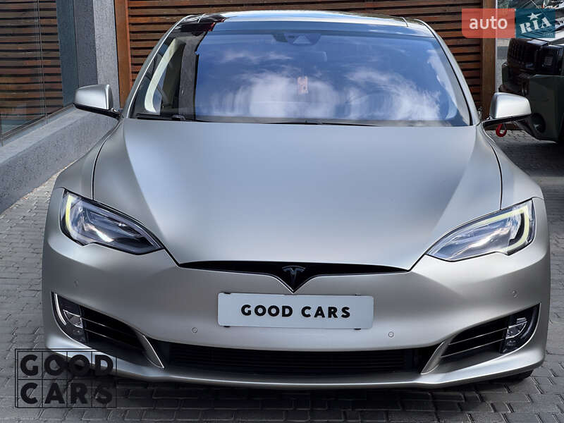 Tesla Model s (2016)