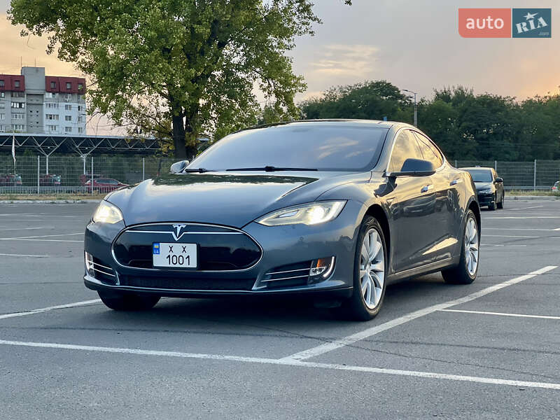 Tesla Model s (2013)