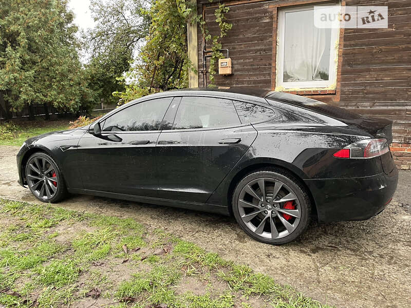 Tesla Model s (2019)