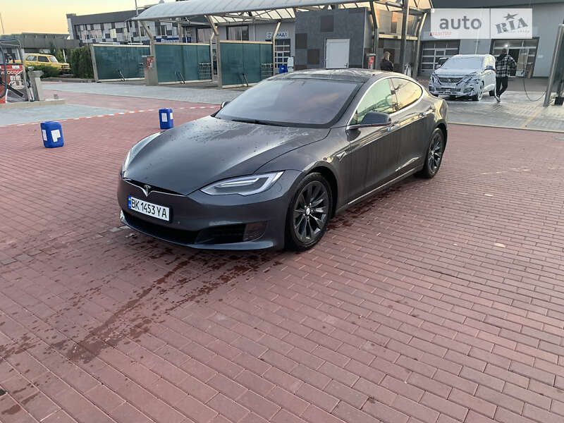 Tesla Model s (2016)