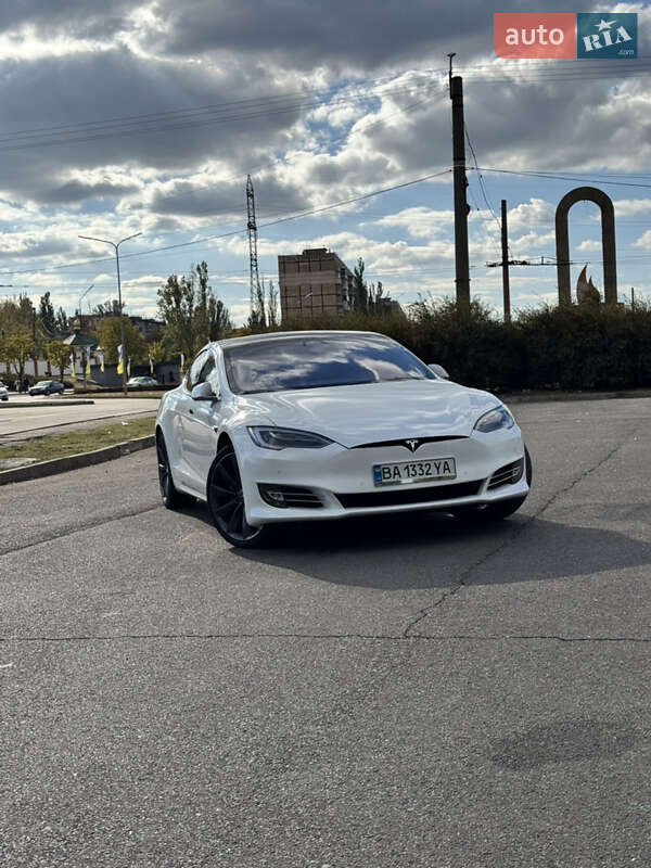 Tesla Model s (2017)