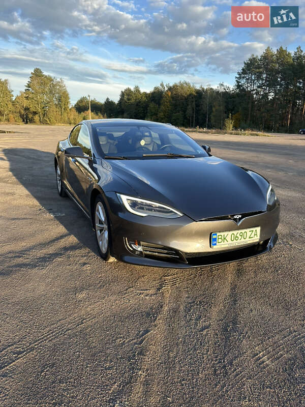 Tesla Model s (2017)