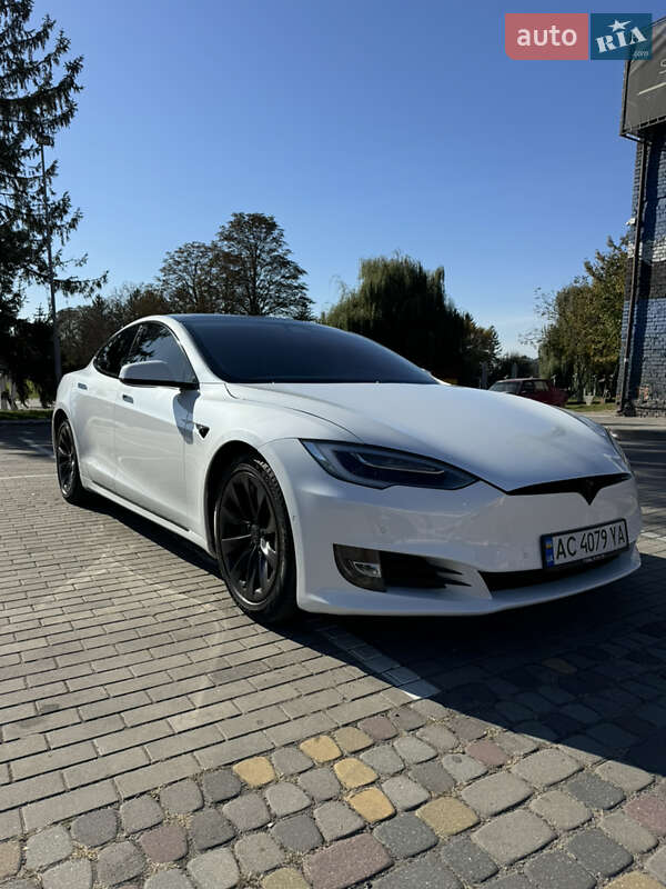 Tesla Model s (2017)