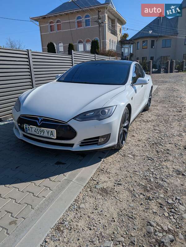 Tesla Model s (2014)