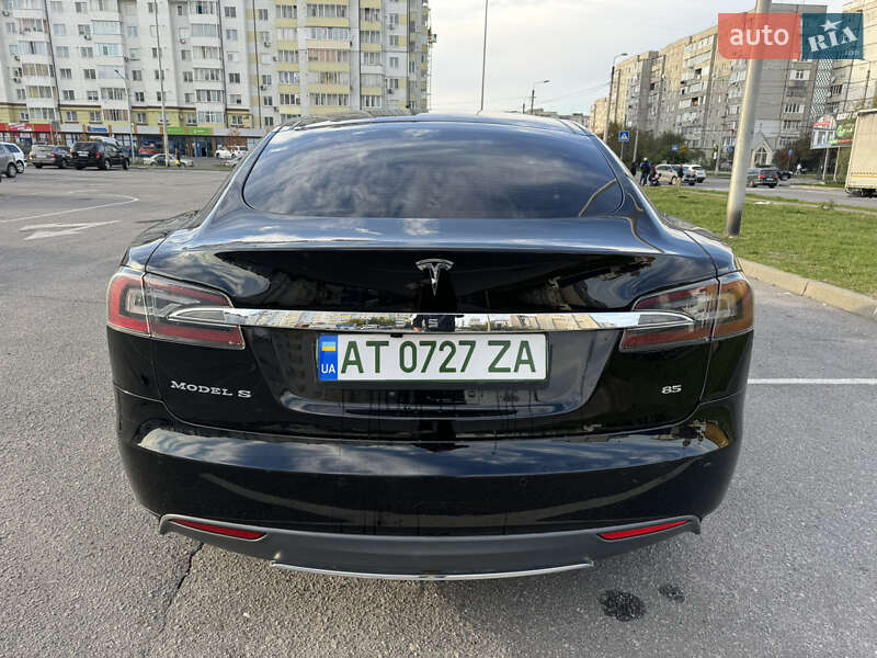 Tesla Model s (2013)