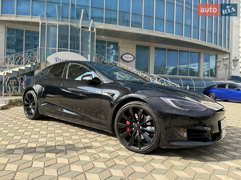 Tesla Model s (2017)