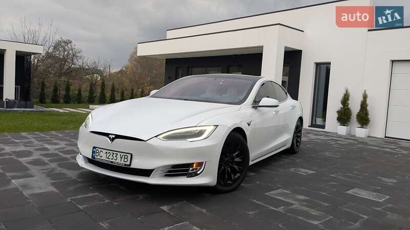 Tesla Model s (2019)