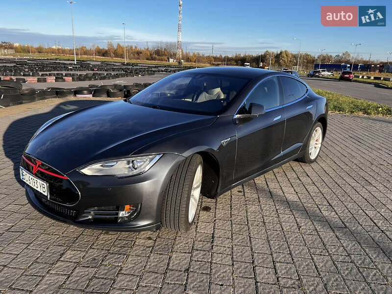 Tesla Model s (2014)
