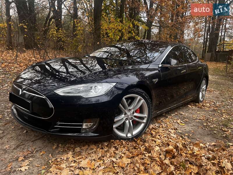Tesla Model s (2015)