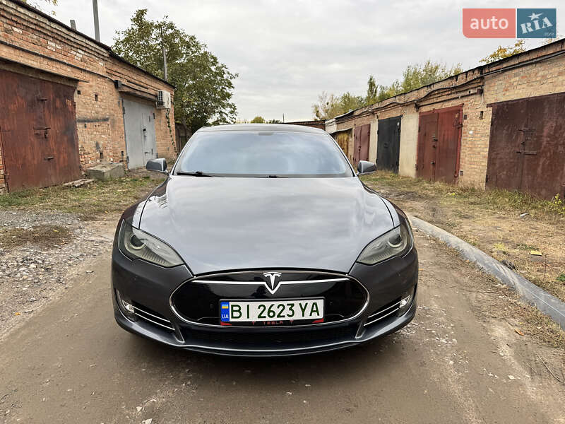 Tesla Model s (2013)