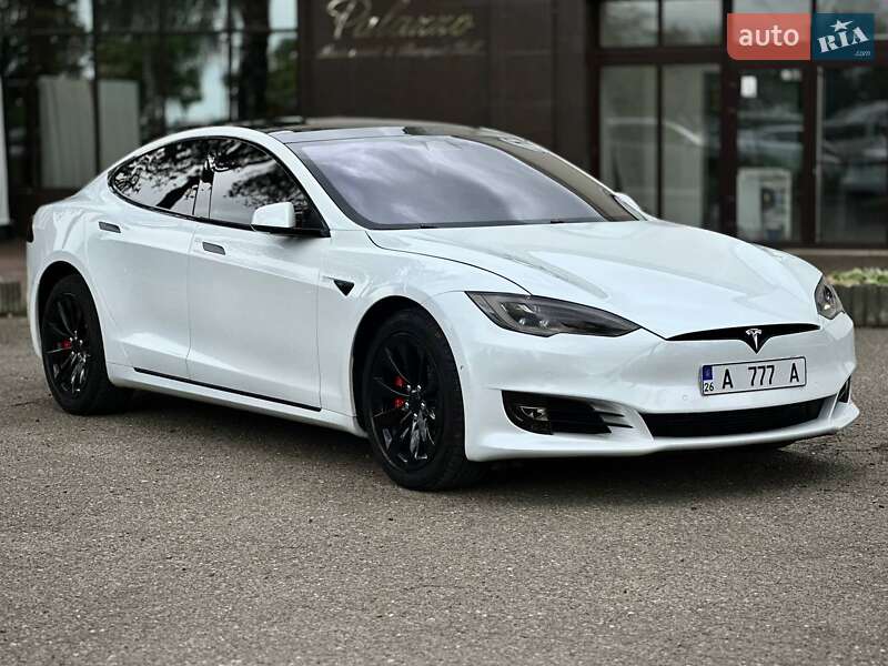 Tesla Model s (2017)