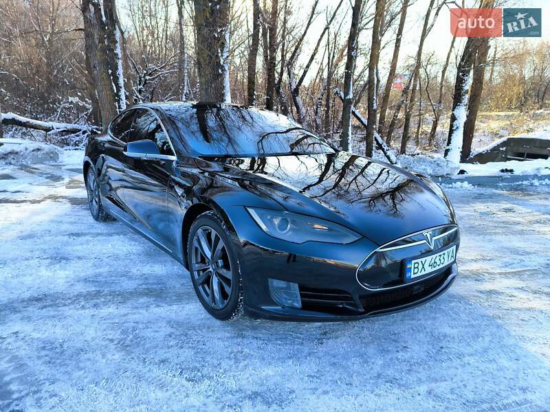 Tesla Model s (2015)