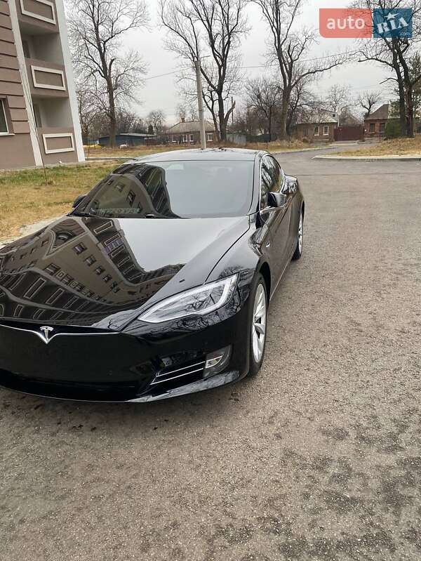 Tesla Model s (2017)