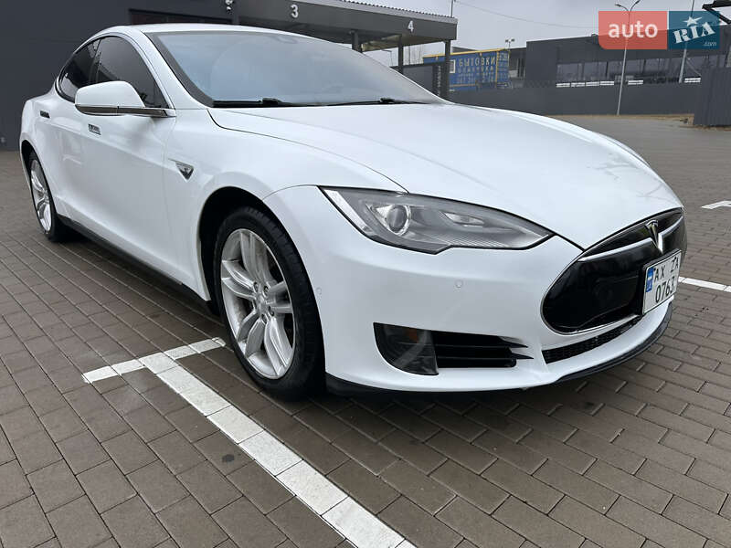 Tesla Model s (2015)