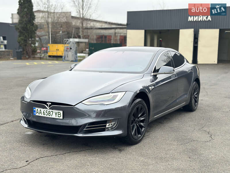 Tesla Model s (2019)