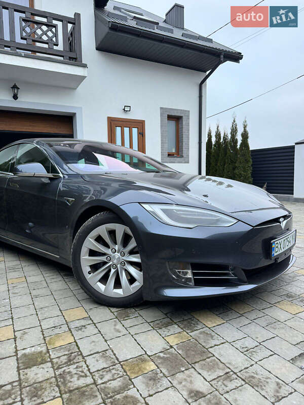Tesla Model s (2017)