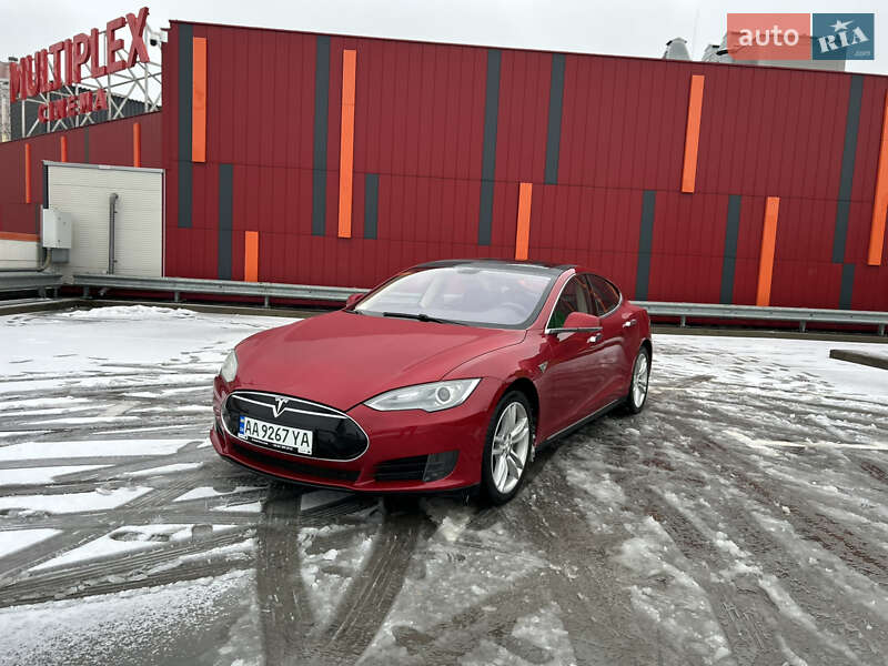 Tesla Model s (2013)