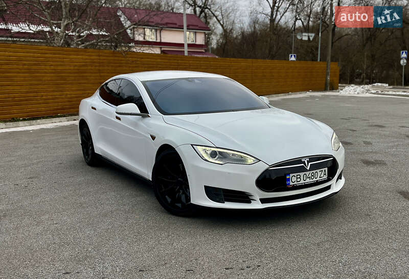 Tesla Model s (2016)