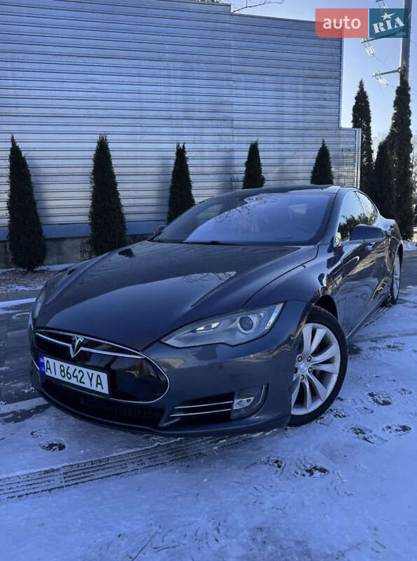 Tesla Model s (2015)