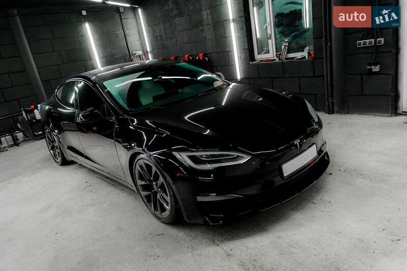 Tesla Model s (2021)