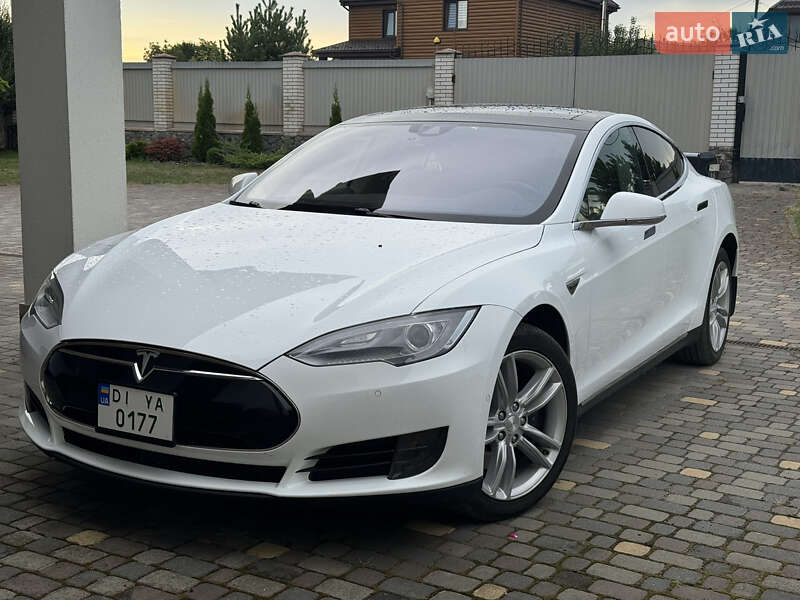 Tesla Model s (2016)
