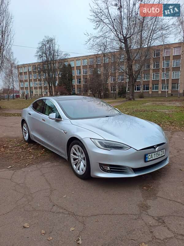 Tesla Model s (2017)