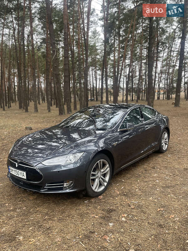 Tesla Model s (2015)