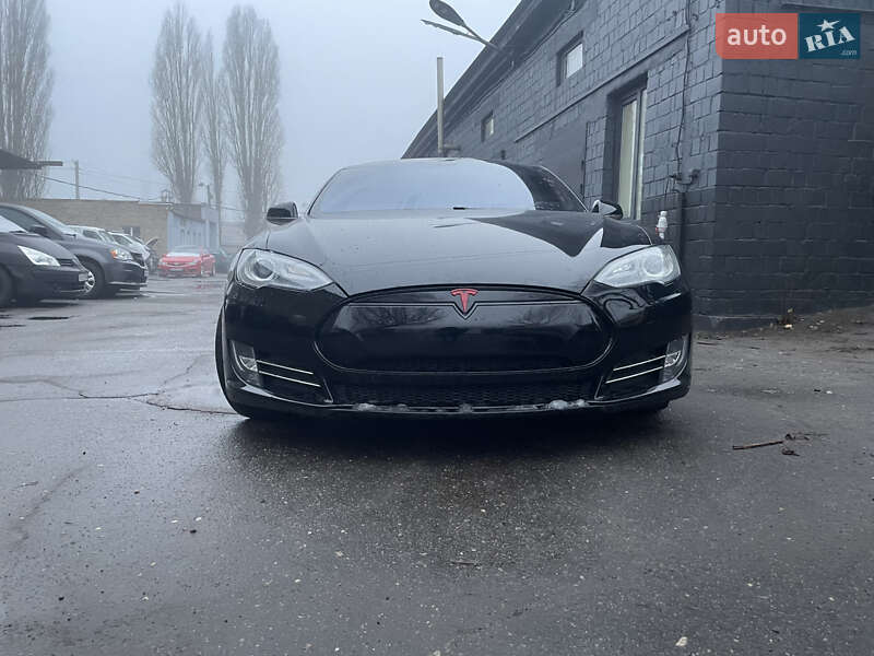 Tesla Model s (2013)