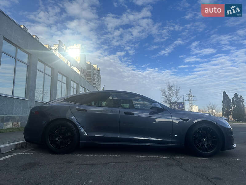Tesla Model s (2021)