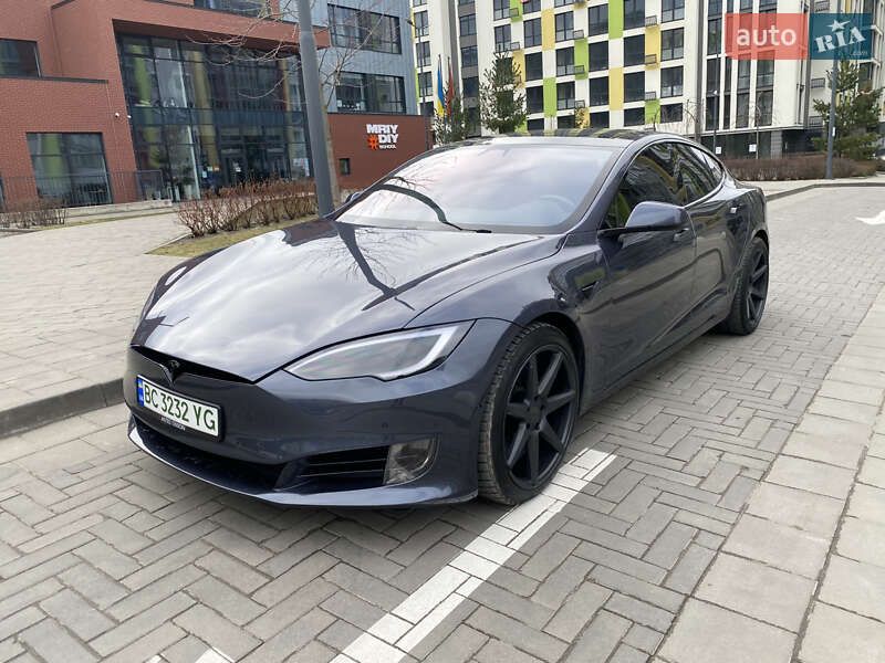 Tesla Model s (2017)