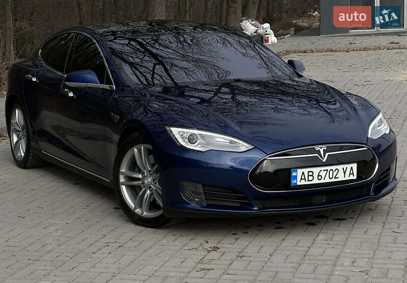 Tesla Model s (2015)